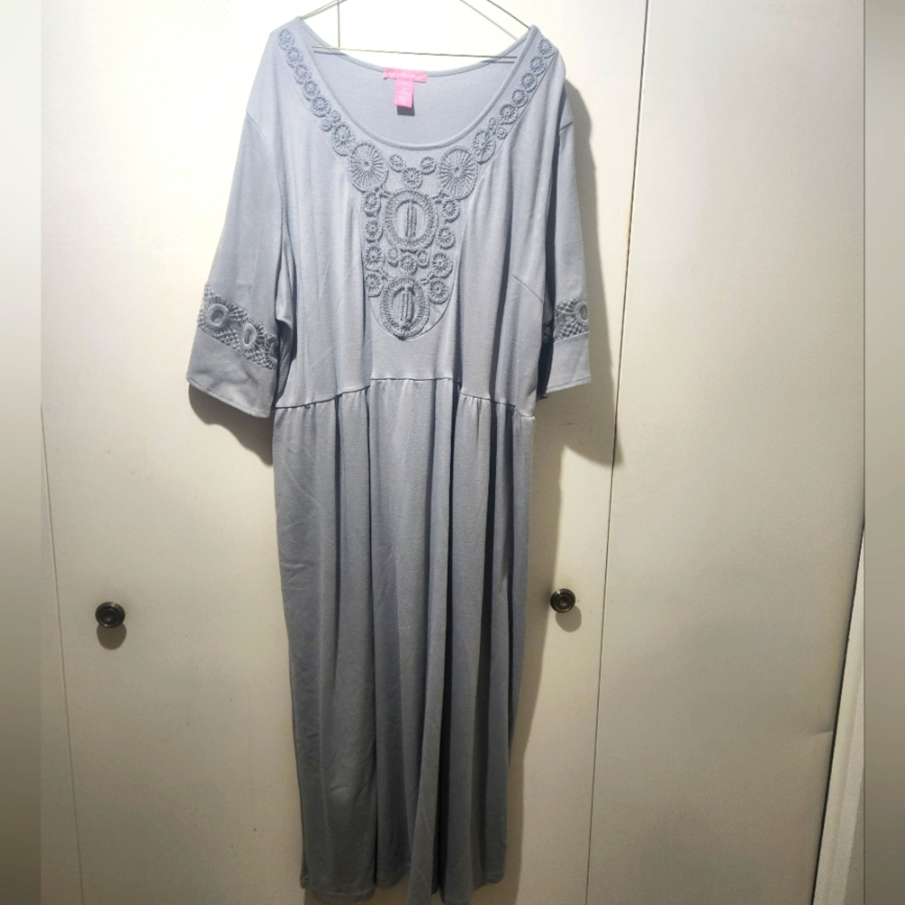 Comfortable And Cozy Gray Lounger